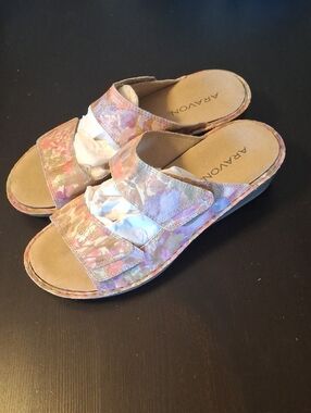 Aravon Katy Floral Leather Slide Sandals - Women’s Size 8 B